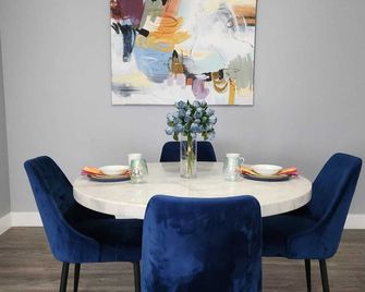 Cozy 3-bedroom condo in fabulous Coral Springs with WiFi, AC - Coral Springs - Phòng ăn