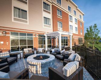 Courtyard by Marriott Boston Littleton - Littleton - Патіо
