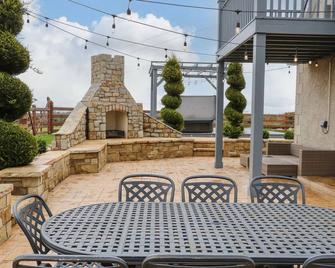 The Hideaway - Magherafelt - Patio