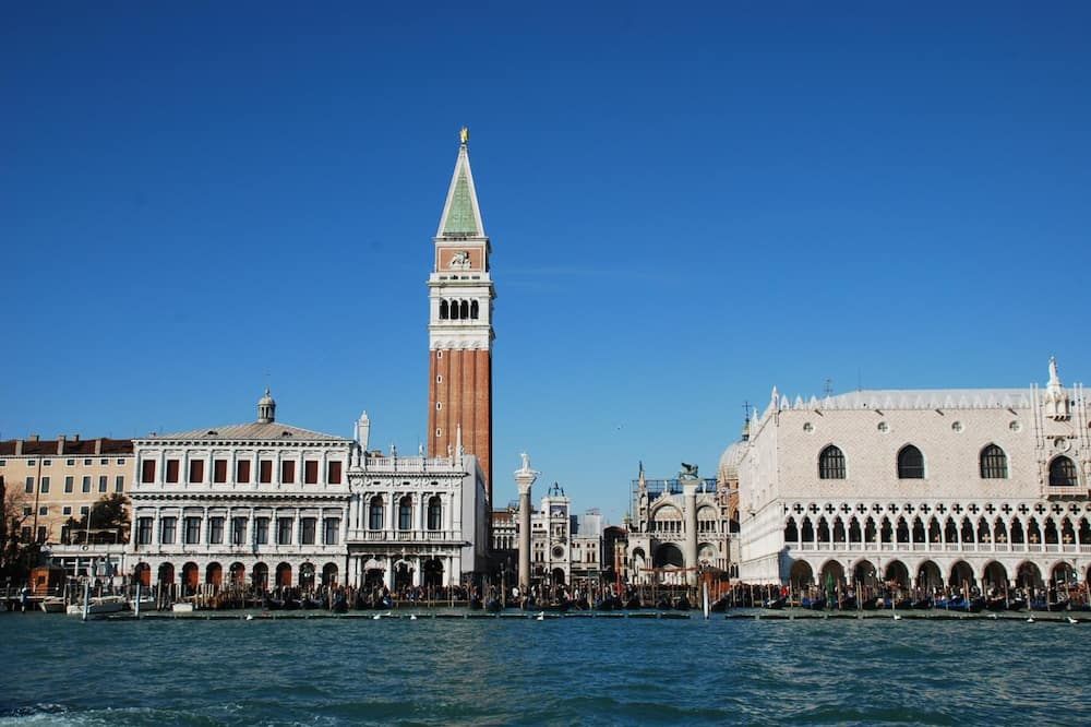 Hotel Lux - Venesia