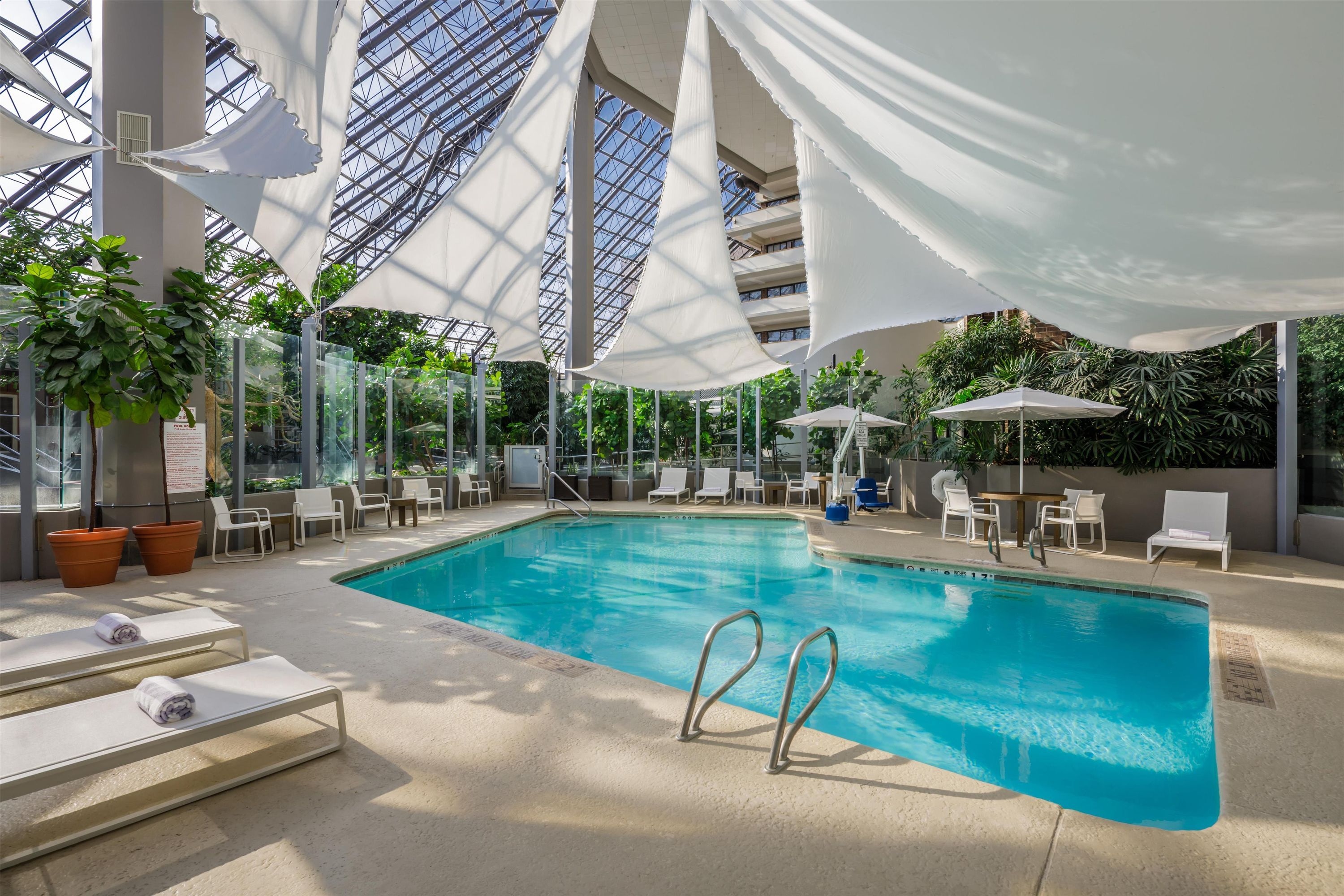 DoubleTree by Hilton Hotel Rochester - Rochester - Piscina