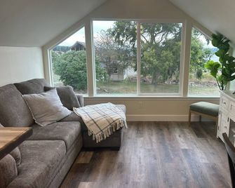Coupeville 1-bdrm studio with AC, private, amazing views of Penn Cove, Cascades - Coupeville - Obývací pokoj