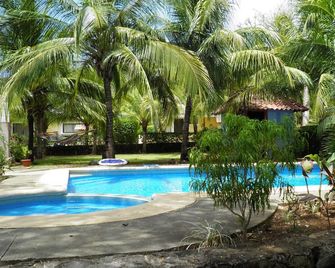 playa coco getaway - nice residental area in las palmas. - Coco - Piscina