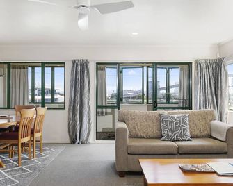 Mount Sunset - Mt Maunganui Townhouse - Mount Maunganui - Wohnzimmer