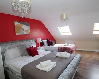 59B Comfortable 3 Bedroom House By Easy 2 Manage - Hounslow - Bedroom