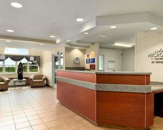 Microtel Inn & Suites by Wyndham Tunica Resorts - Tunica Resorts - Front desk