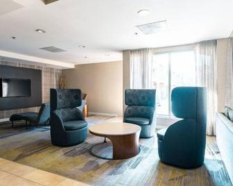 Indulge in Home-Like Comfort! 2 Comfortable Units, Near Camarillo Ranch House - Camarillo - Lounge