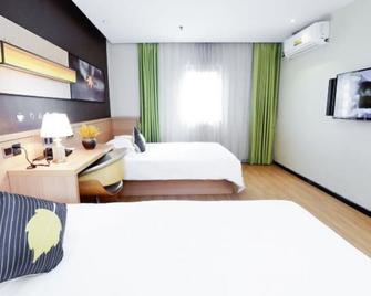 Iu Hotel Guangzhou South Railway Station Chimelong - Cantón - Habitación
