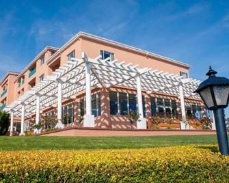 Perfect Beach Escape! 2 Comfortable Units, Pool, Kitchen, Mountain View,Bay View - Avila Beach - Gebouw