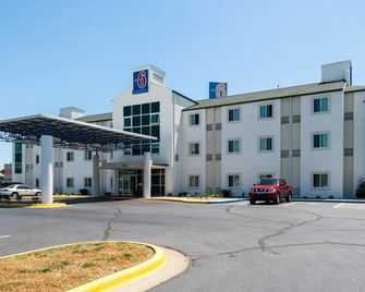 Motel 6 Junction City, Ks - Junction City - Building
