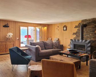 Authentic chalet 16 people, sauna, near cable car in Pra Loup - Pra-loup - Salon