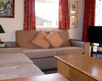 Cottage 9 - a cottages that sleeps 6 guests in 0 bedrooms - Irvinestown - Living room