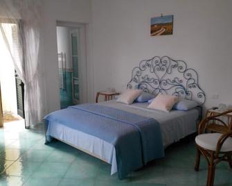 House with garden Lacco Ameno - Lacco Ameno - Camera da letto