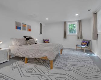 Lakeview, 3-Bedroom Cottage, newly renovated - Dickson - Спальня