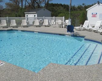 Long Beach Motor Inn - York Beach - Piscina