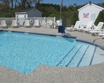 Long Beach Motor Inn - York Beach - Pool