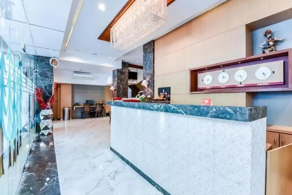 Galaxy Beacon Hotel, Santacruz ,Mumbai - מומבאי - דלפק קבלה