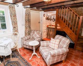 Old Blacksmiths Cottage - Market Rasen - Living room