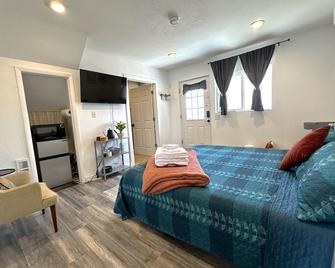 Private Entry Modern Luxury Junior Guest Suite - Commerce City - Habitación