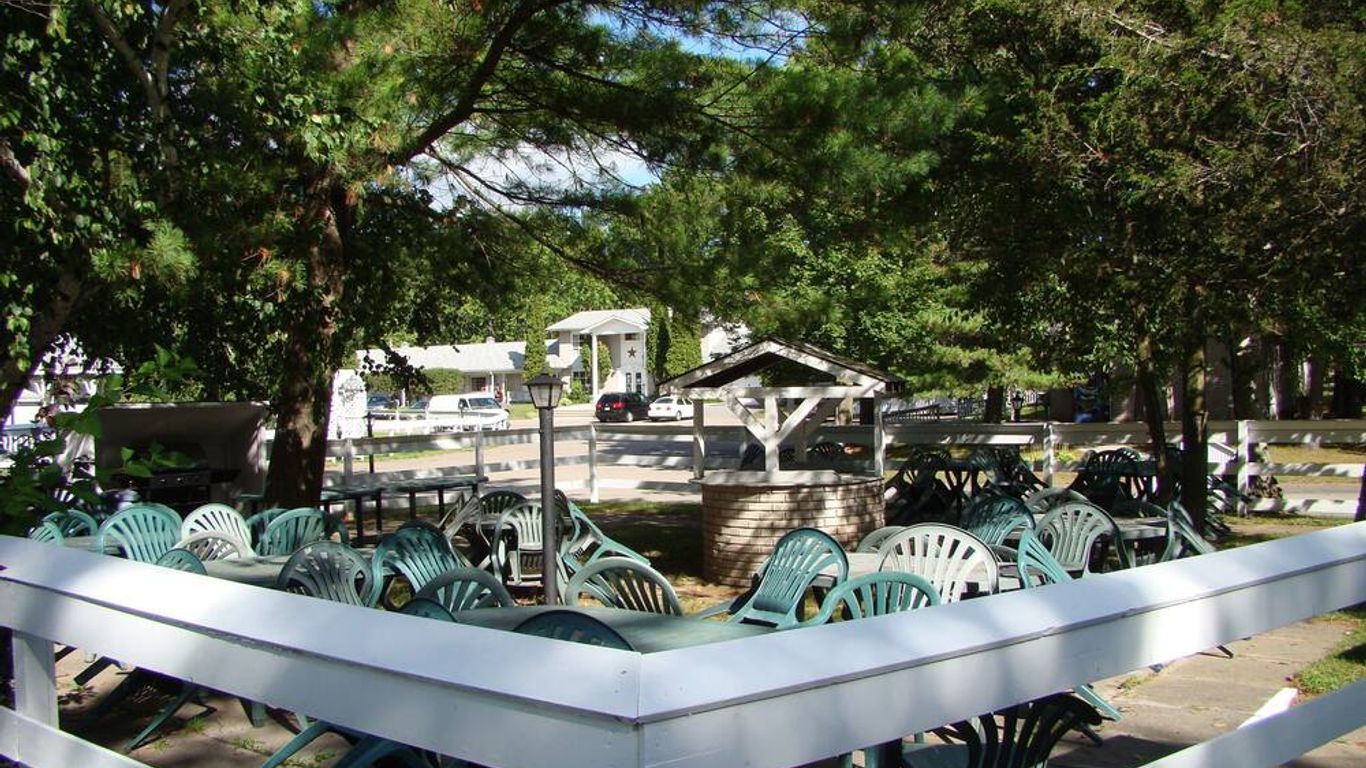 Colonial Resort-1000Islands