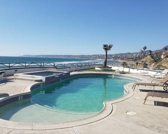 Casa Luna - Large Oceanfront Villa - sleeps 20+ pool, jacuzzi, beachfront & bbq - Puerto Nuevo - Alberca