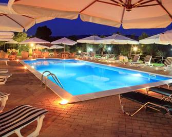 Il Borgo sul Lago - Pizzo - Piscina