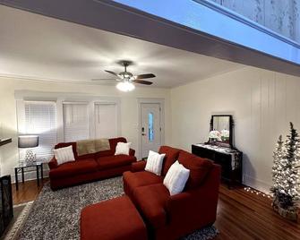 Tiny Town Oasis - Etowah - Living room