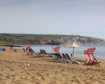 Bayshore Hotel - Sandown - Beach