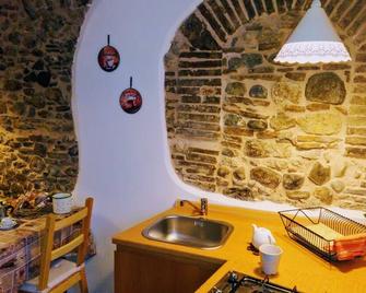 Nice And Bright Independent Studio Apartment In The Heart Of The City! - Benevento - Cocina