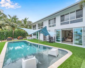 Suite by Beach Waterfront Lago Key Two - Fort Lauderdale - Piscina