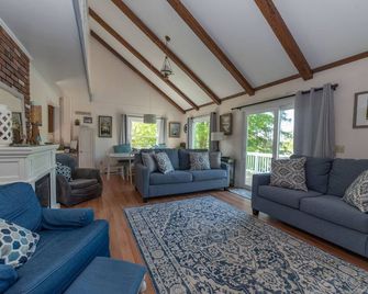 Berkshire's Best~On the Water~Mt. Views, Museums, Paddling, Hiking, Relaxing - North Adams - Sala de estar