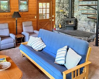 Trinity River Cabin, Willow Creek - Willow Creek - Sala de estar