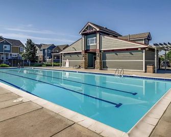 Cozy near airport vacation home Brighton - Brighton - Pool