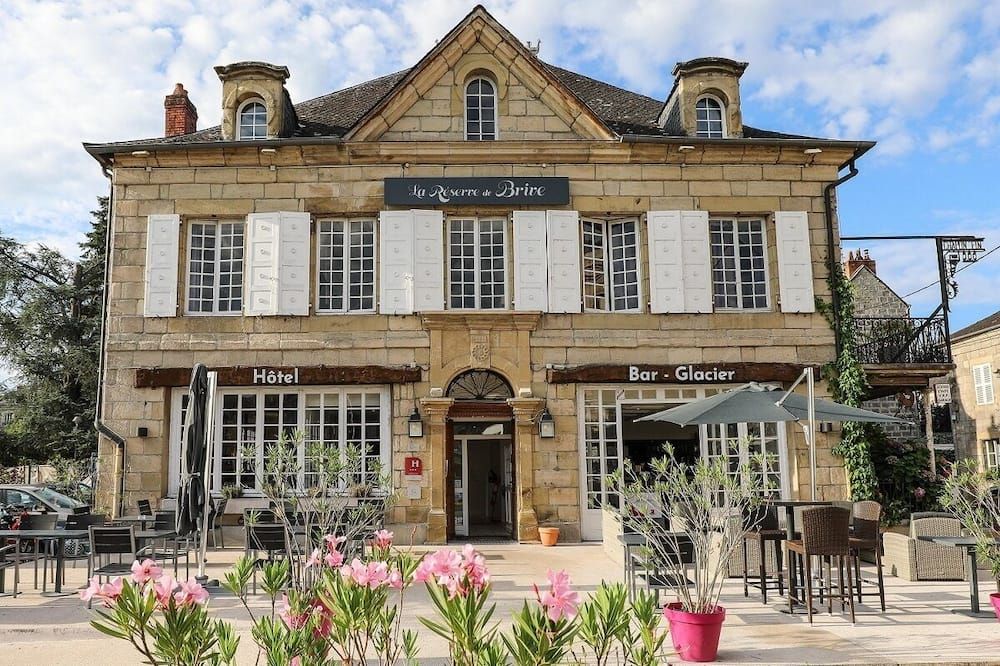 Hôtel La Réserve de Brive - בריב לה גייארד - בניין