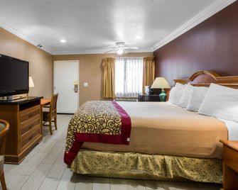 Rodeway Inn Cypress - Buena Park - Cypress - Schlafzimmer