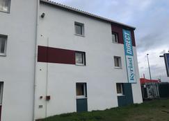 Kyriad Direct Agen - Castelculier - Building