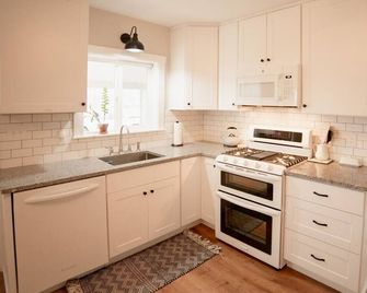 The Heritage House - Klamath Falls - Kitchen