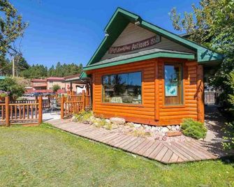 Mountain Peaks Inn, Old Baldy Mtn Suite, Downtown Hill City - Hill City - Building