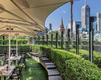 Quay West Suites Melbourne - Melbourne - Building