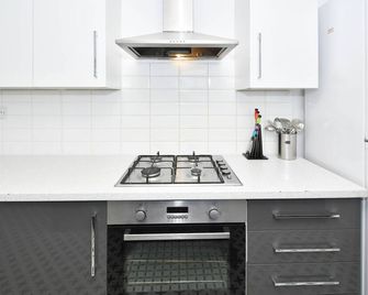 Townhouse @ Lord Street Crewe - Crewe - Kitchen