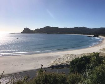 Escape to paradise with our exclusive holiday home . your slice of paradise! - Great Barrier Island - Playa