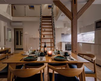 Louren Apartments - Praga - Comedor