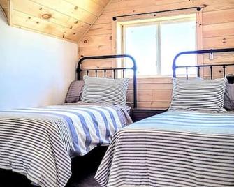 Saltwater, ocean views and sunsets - Cheticamp - Bedroom