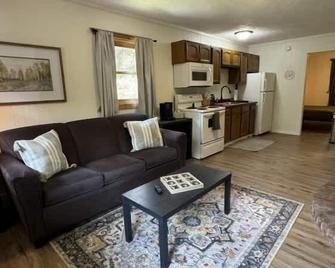 Summer Time Escapes at Powderhorn Mountain - Bessemer - Living room