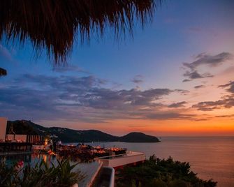 Tentaciones Boutique Hotel - Ocean View & Private Pools - Adults Only - Zihuatanejo