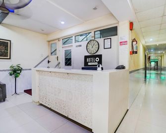 Super Hotel O Sgpgi - Lucknow - Receptionist