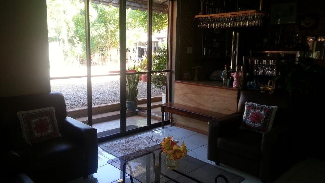 Lola Charing Pension