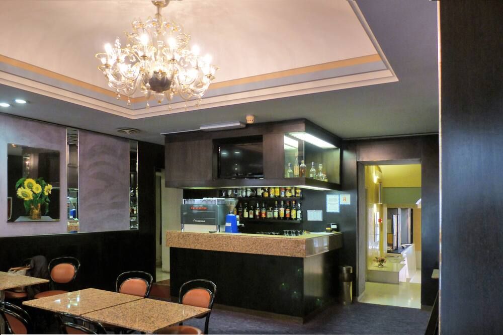 Hotel Centrale Byron - ראבנה - בר