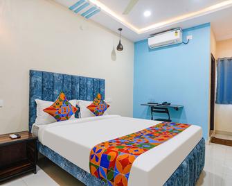 Fabhotel Grand Broholic - Nr Hitech City - Hyderabad - Bedroom