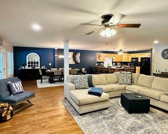 Lakelife at it's finest! - Lavonia - Wohnzimmer